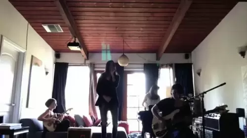 Warpaint – Live Is To Die (live from the living room)