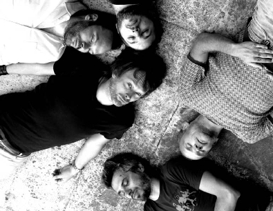 Thom Yorke, Joey Waronker, Mauro Refosco, Flea, Nigel Godrich, foto radiohead.com