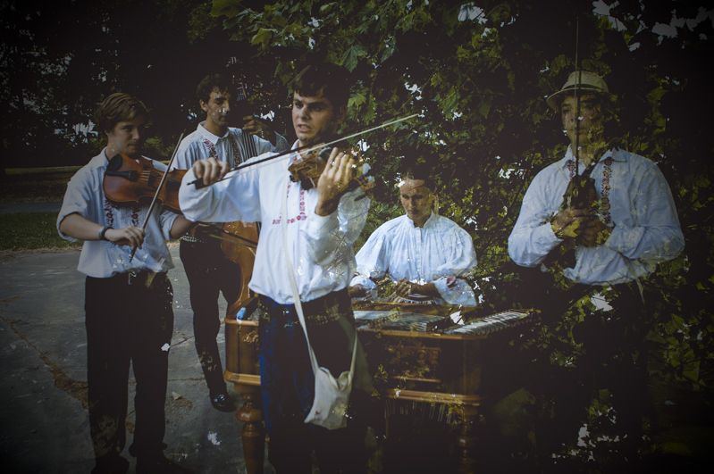 Cimbálovka ve Smetanových sadech, Letní filmová škola, Uherské Hradiště, 26. 7. - 3. 8. 13, foto Libor Galia