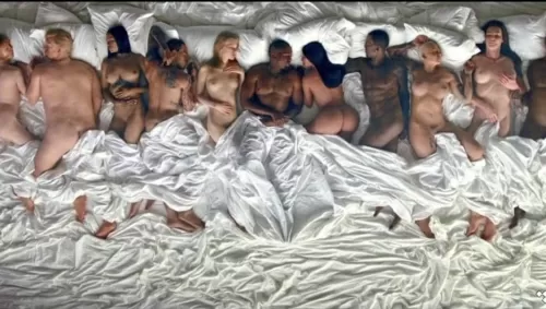 Kanye West – Famous