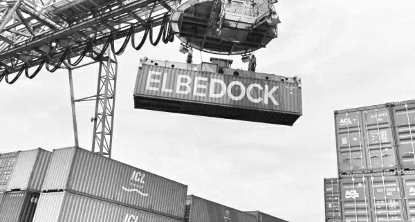 Hudba na Elbe Docku: Past i jódlování